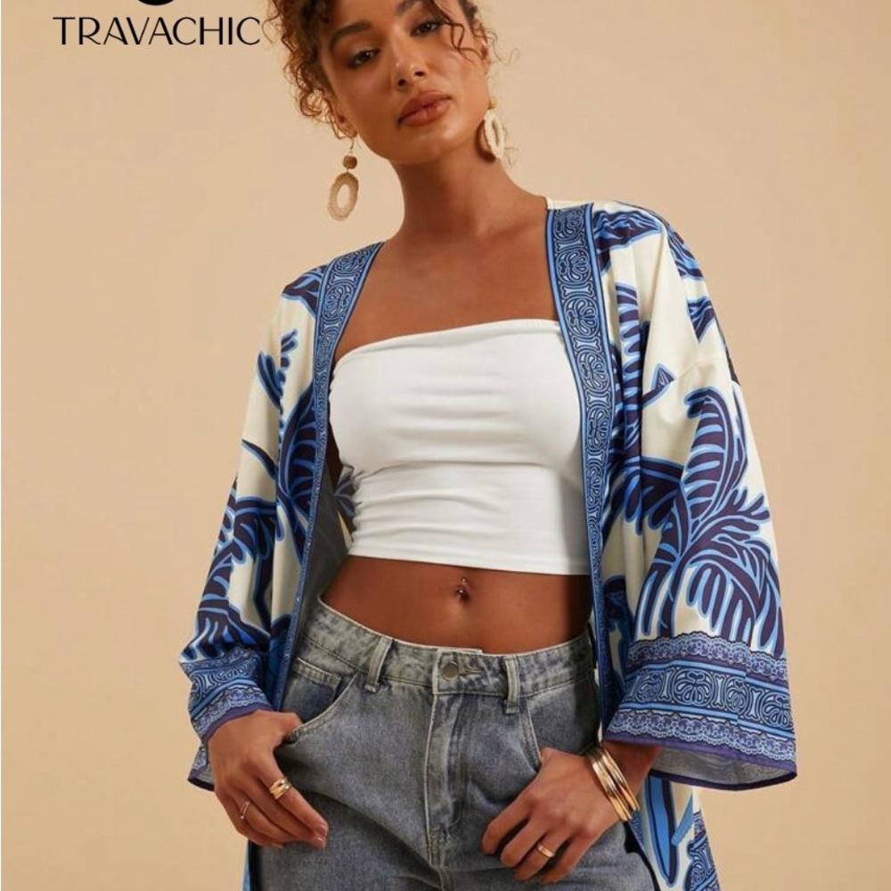 Travachic Blue and White Kimono - Picture 6 of 6